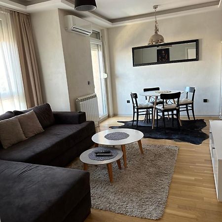 Apartman Dm Belgrado Buitenkant foto