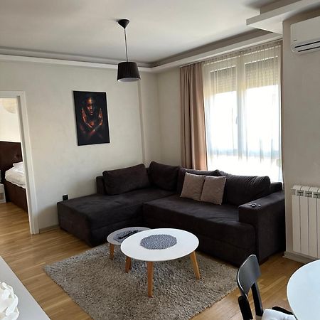 Apartman Dm Belgrado Buitenkant foto